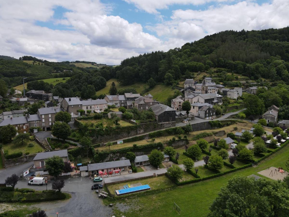 Camping Le Jardin - Chalets, Bungalows Et Emplacements Nus Pour Des Vacances Nature Le Long De La Riviere Le Gijou Lacaze Екстериор снимка