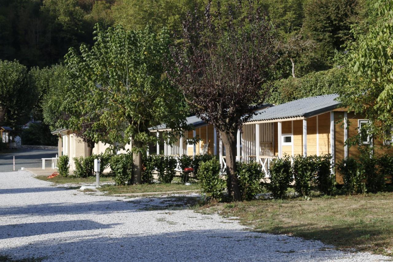 Camping Le Jardin - Chalets, Bungalows Et Emplacements Nus Pour Des Vacances Nature Le Long De La Riviere Le Gijou Lacaze Екстериор снимка