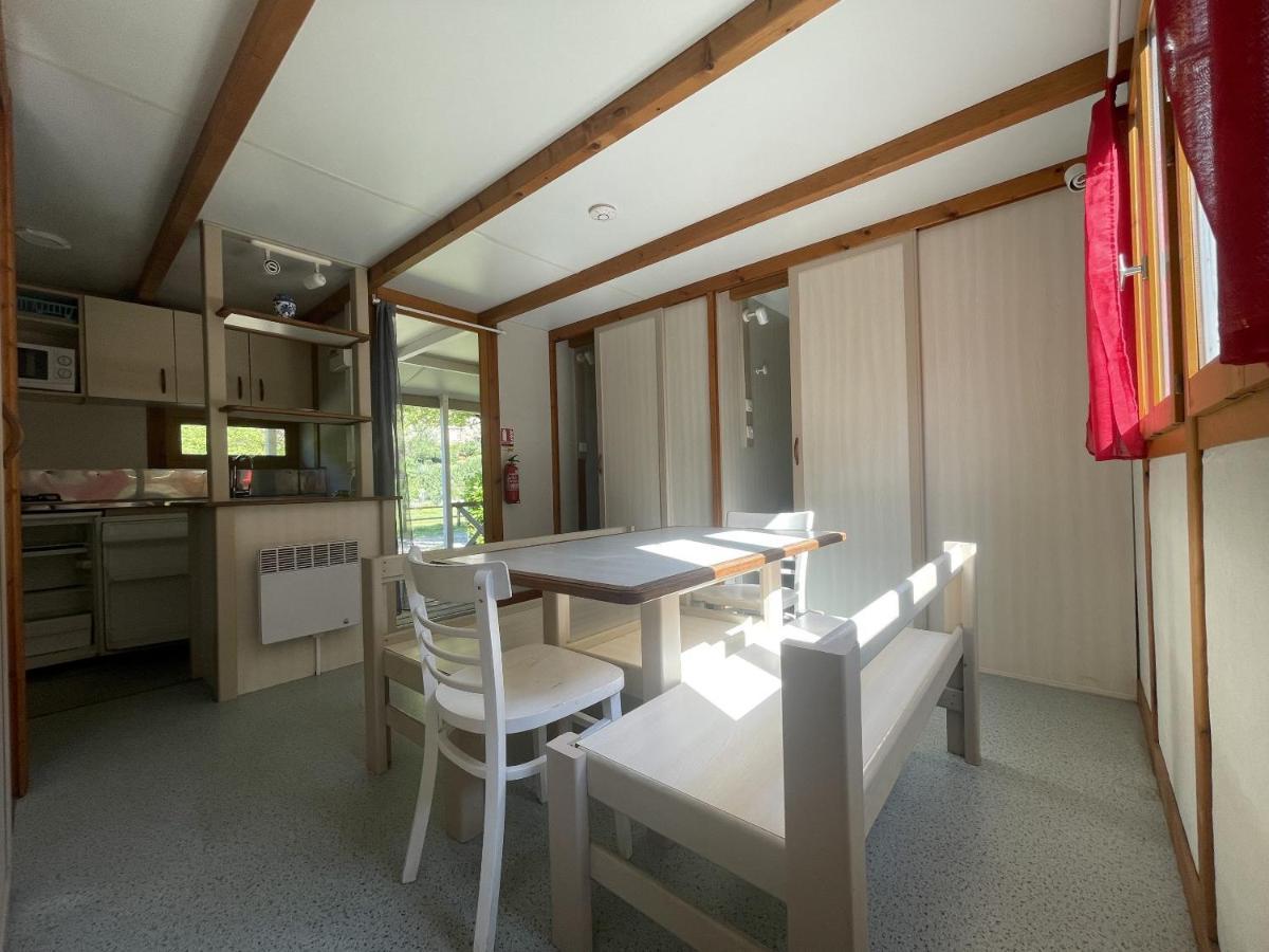 Camping Le Jardin - Chalets, Bungalows Et Emplacements Nus Pour Des Vacances Nature Le Long De La Riviere Le Gijou Lacaze Екстериор снимка