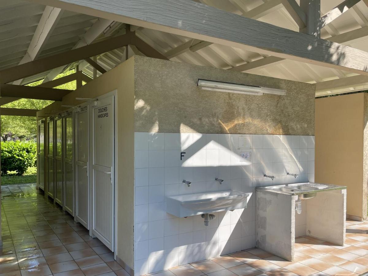 Camping Le Jardin - Chalets, Bungalows Et Emplacements Nus Pour Des Vacances Nature Le Long De La Riviere Le Gijou Lacaze Екстериор снимка