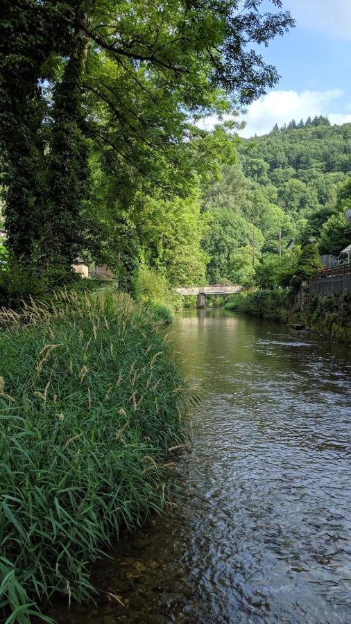 Camping Le Jardin - Chalets, Bungalows Et Emplacements Nus Pour Des Vacances Nature Le Long De La Riviere Le Gijou Lacaze Екстериор снимка