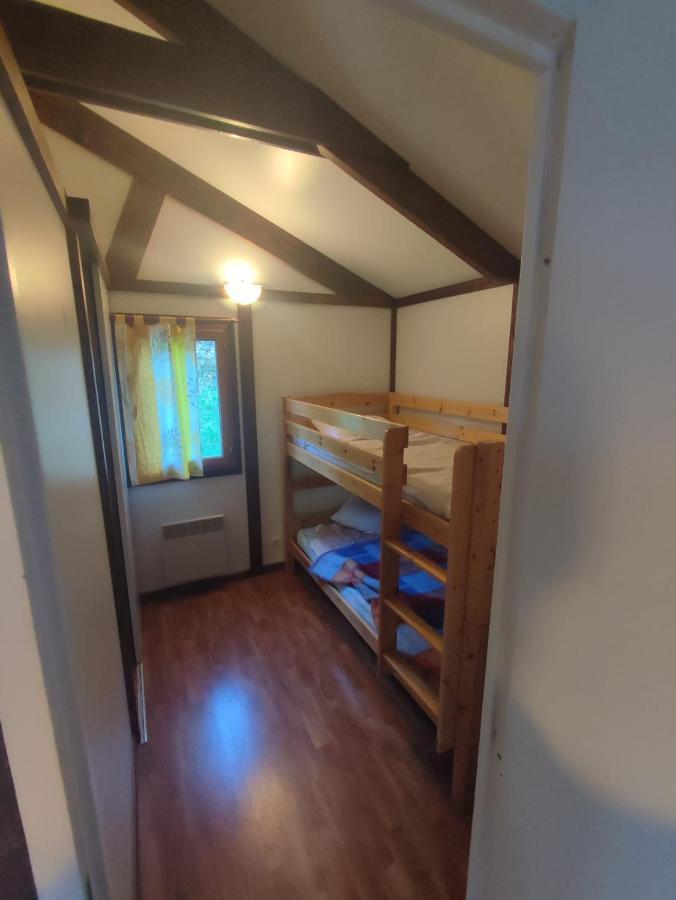 Camping Le Jardin - Chalets, Bungalows Et Emplacements Nus Pour Des Vacances Nature Le Long De La Riviere Le Gijou Lacaze Екстериор снимка